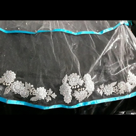 Handmade 2-Tiered Veil - Picture 3 of 3